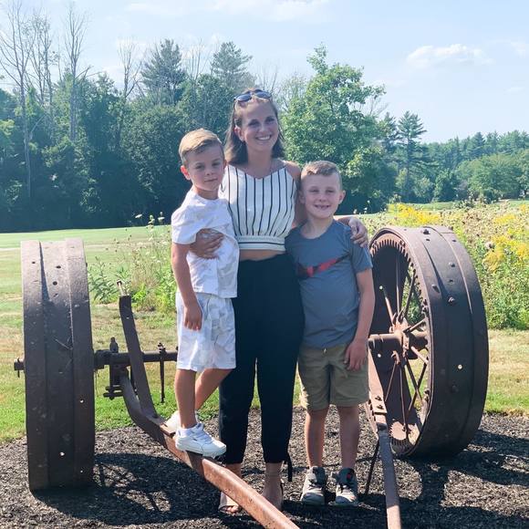 Profile Picture of Lyndsay Buote (@lbuote) on Poshmark