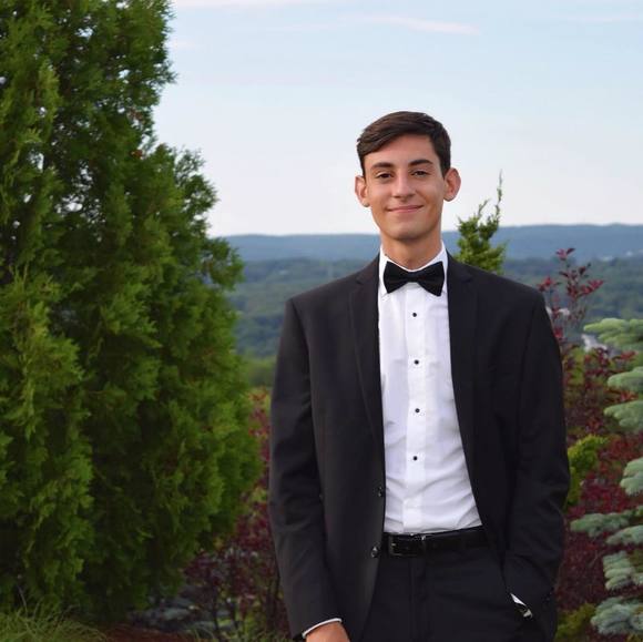 Profile Picture of Vincent Ciulla (@vinny11899) on Poshmark