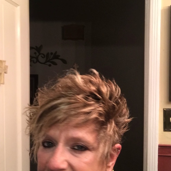 Profile Picture of Sheila Casey (@lala598) on Poshmark