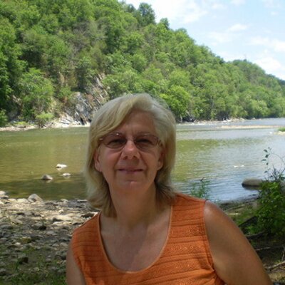 Profile Picture of Phyllis M. Robertson (@jewelbug4) on Twitter
