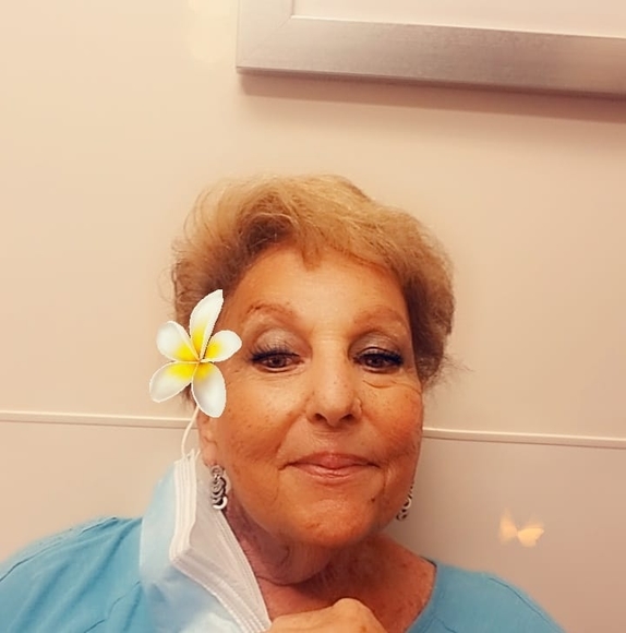 Profile Picture of Lynda Orlean (@rorlean) on Poshmark