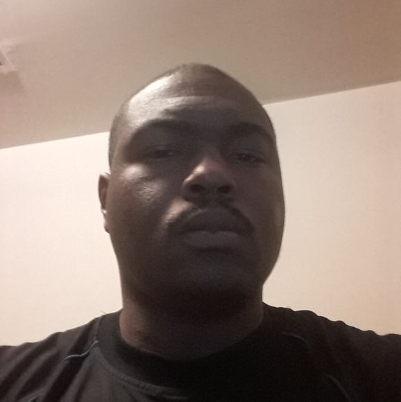 Profile Picture of David Roebuck (@davidroebuck) on Poshmark
