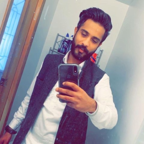 Profile Picture of Karanbir Singh (@birkaran941) on Poshmark