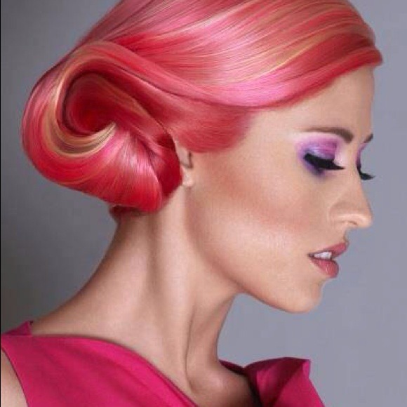 Profile Picture of Noemi Bedoya (@noemiruth) on Poshmark