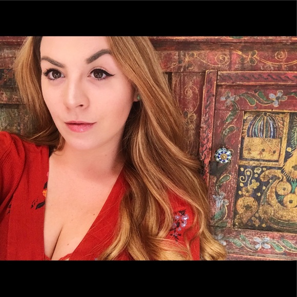 Profile Picture of Cassandra Phelps (@casscphelps) on Poshmark
