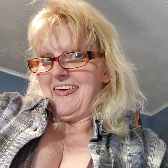 Profile Picture of Diana Wood (@keeyasmom) on Poshmark