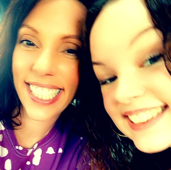 Profile Picture of Lisa Depew (@lisadepew36) on Poshmark