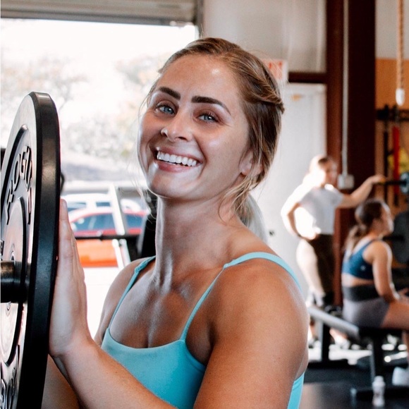 Profile Picture of Cayla Hickson (@cayla1112) on Poshmark