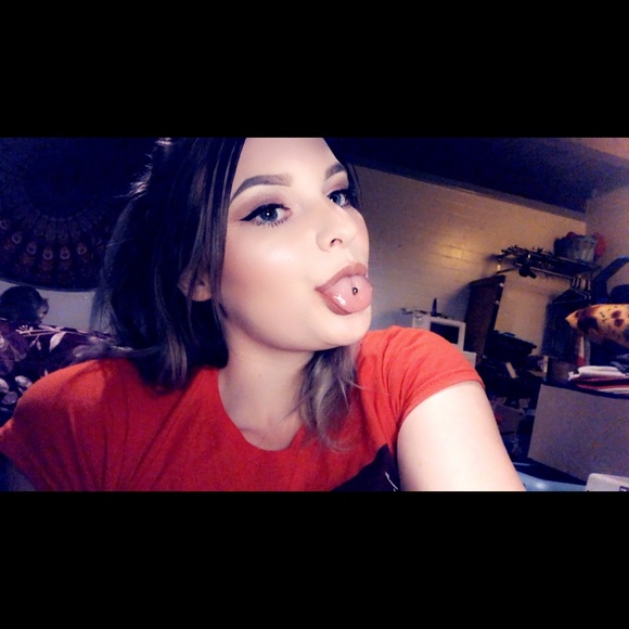 Profile Picture of Felicity Martin (@fmartin123) on Poshmark