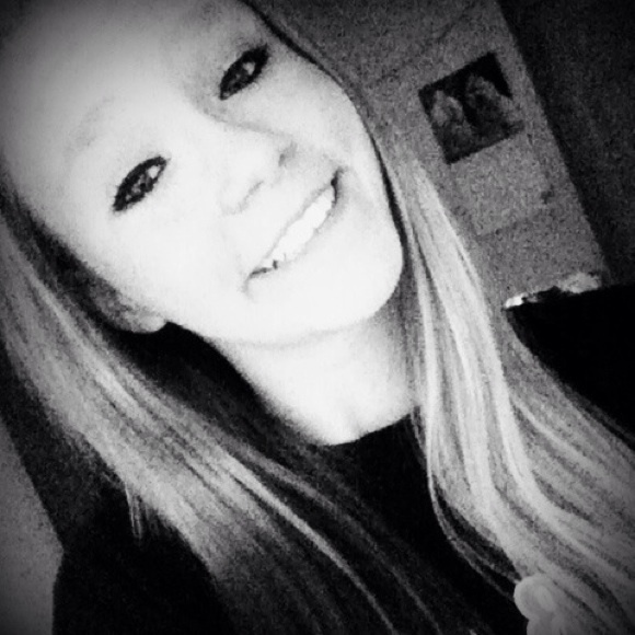 Profile Picture of Tianna Davis (@tianna_davis13) on Poshmark