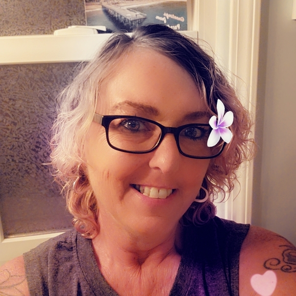 Profile Picture of Dara Watson (@darababyd) on Poshmark