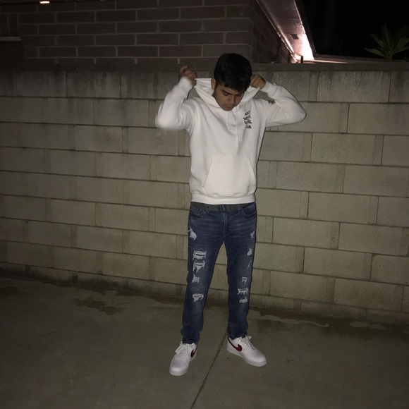 Profile Picture of David Deniz (@david42077) on Poshmark