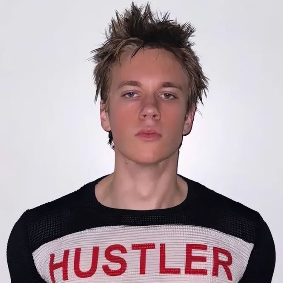 Profile Picture of Nathan Barlow (@user671) on Poshmark