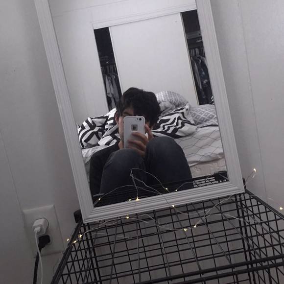 Profile Picture of Richard Rosales (@lifewithrichard) on Poshmark