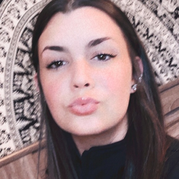 Profile Picture of Jackie Morone (@jackieemorone) on Poshmark