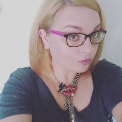 Profile Picture of Lorna-joan Bates (@rainbow_noir) on Twitter