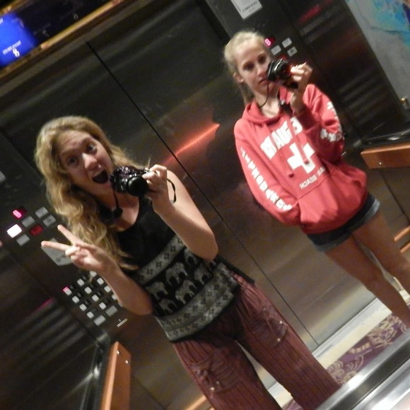 Profile Picture of Veronica Duffield (@vduff19) on Poshmark