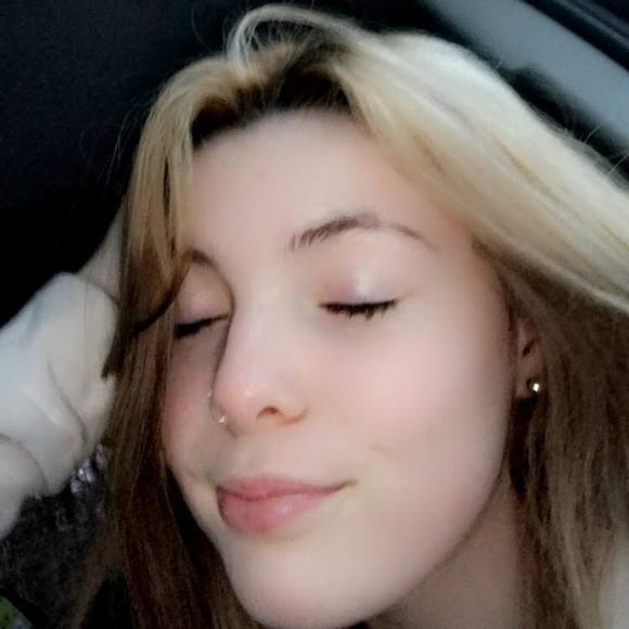 Profile Picture of Isabel Bradley (@isabelbradle664) on Poshmark