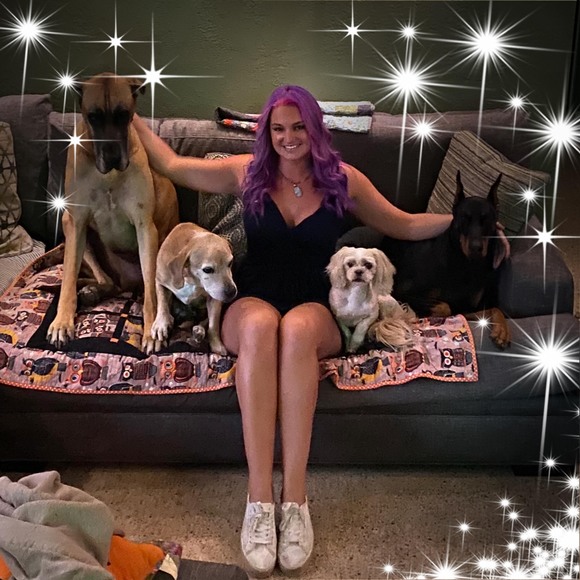 Profile Picture of Jessica Sauerman (@jsparkles217) on Poshmark