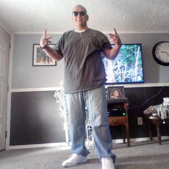 Profile Picture of Dustin Sharp (@dustinsharp) on Poshmark