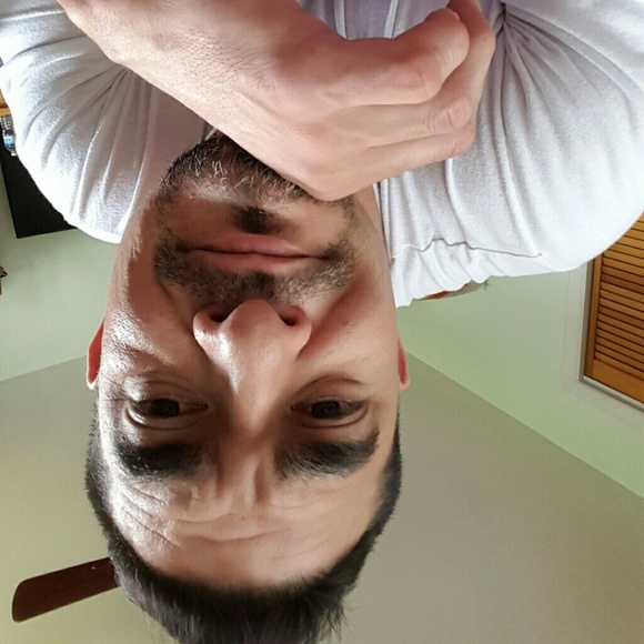 Profile Picture of Tulio Gomez (@tuliogmz) on Poshmark