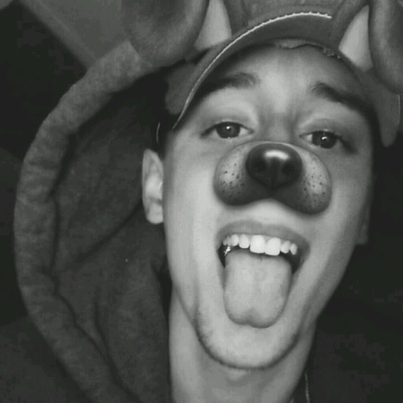 Profile Picture of Adam Austen (@madanetsua) on Poshmark