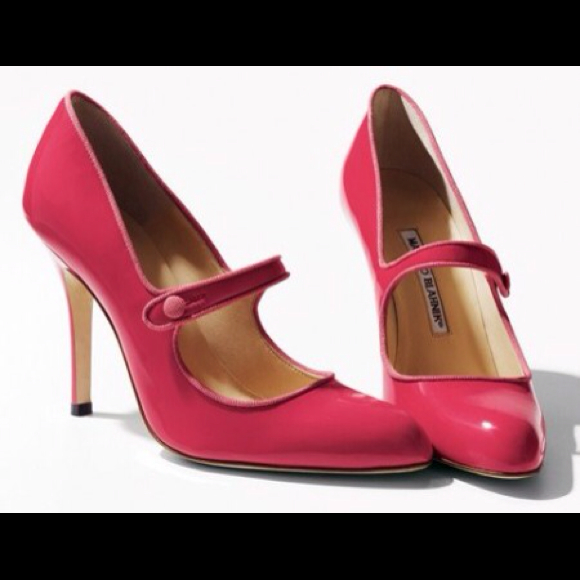 Profile Picture of Melissa Hojnowski (@shoeshopgirl) on Poshmark