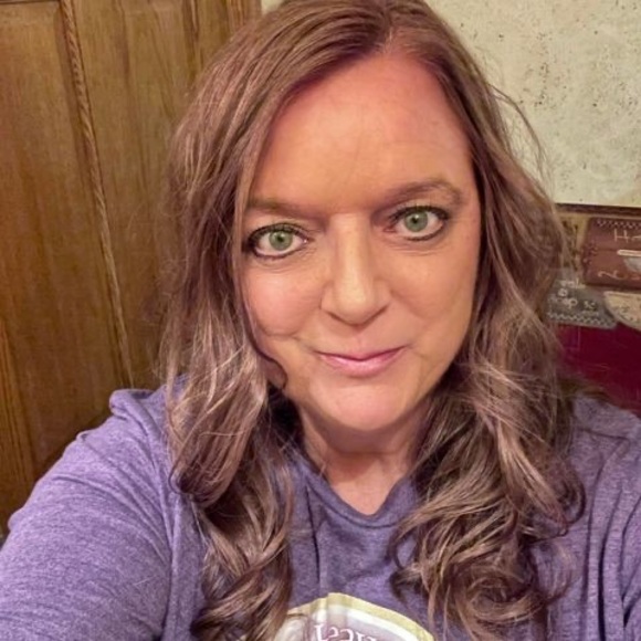 Profile Picture of Kristi Enyart (@kirstenenyart) on Poshmark