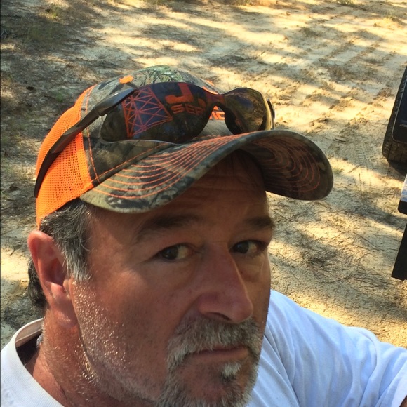 Profile Picture of Barry Parrish (@bparr2506) on Poshmark