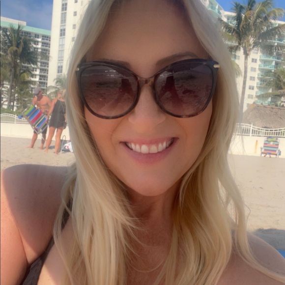 Profile Picture of Heather Hansen (@pinkhb) on Poshmark