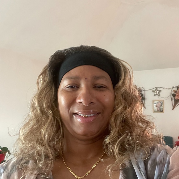 Profile Picture of Catherine Callender (@yonette68) on Poshmark