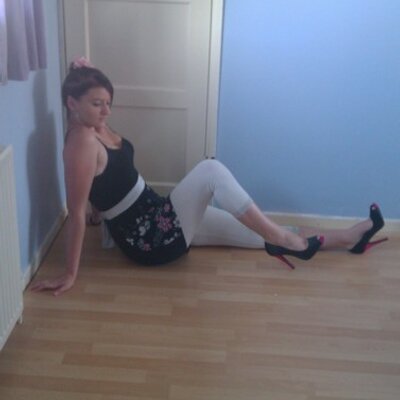 Profile Picture of Danielle Holding (@dannieholding) on Twitter