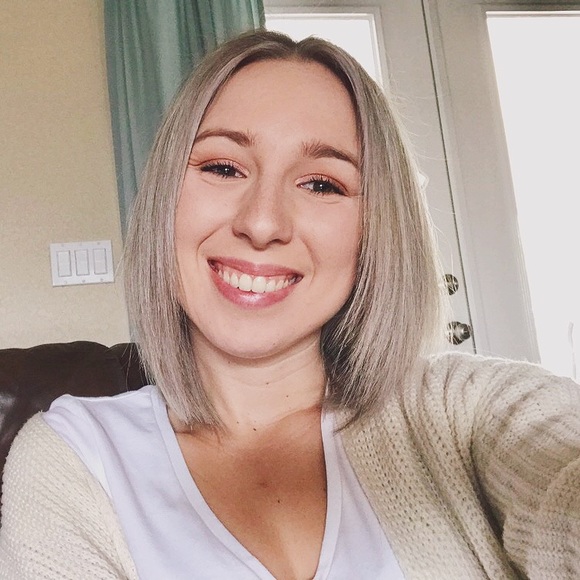 Profile Picture of Leah Parrish (@leahfgilmer) on Poshmark