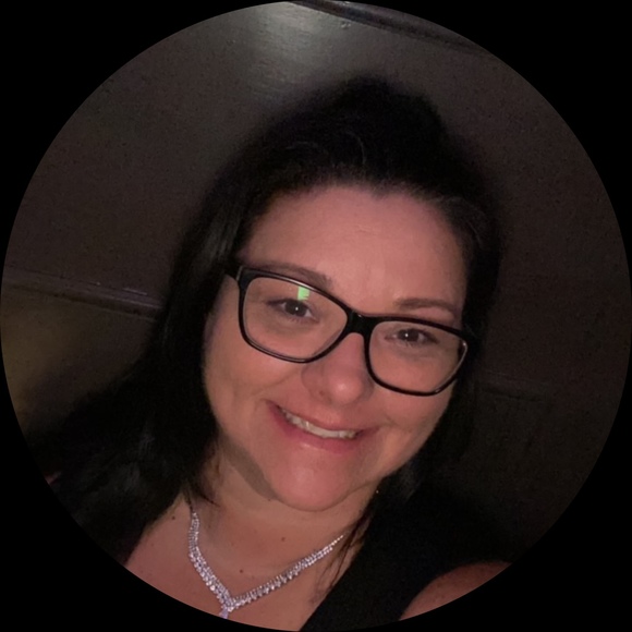 Profile Picture of Kylene Opperman (@queenkylene) on Poshmark