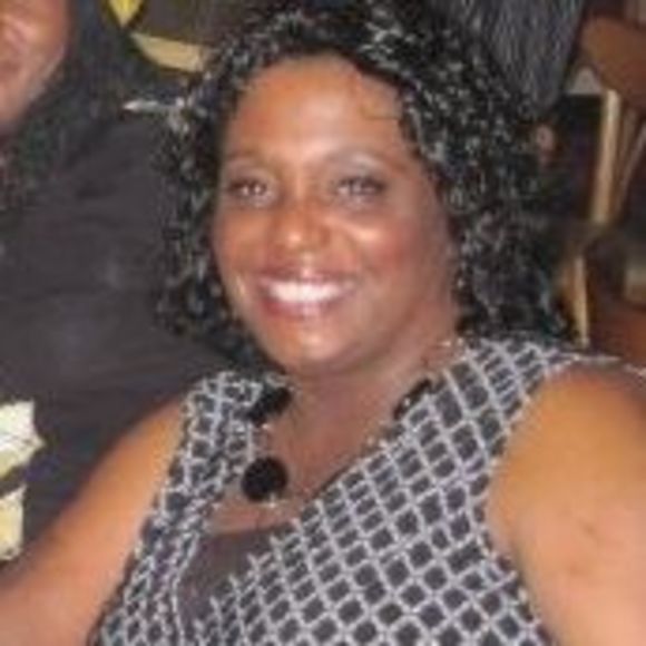 Profile Picture of Saundra Wright (@saundra1w) on Poshmark