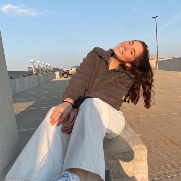 Profile Picture of Alexis Frenkel (@alexisfrenkel) on Poshmark