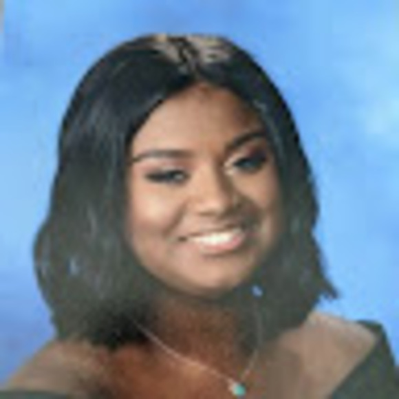 Profile Picture of Bailey Simon (@baileysimon05) on Poshmark