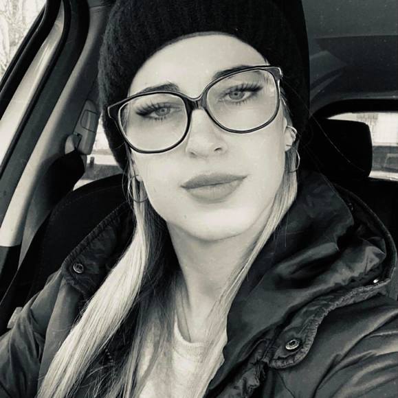 Profile Picture of Deolinda R o jorge (@deolindan3) on Poshmark