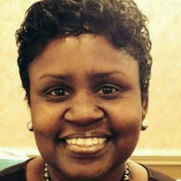 Profile Picture of Temple Moore (@darnherb2) on Poshmark