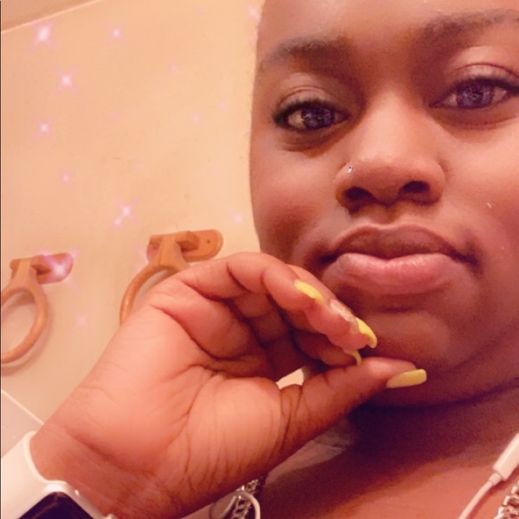 Profile Picture of Chessica Traylor (@chessicat) on Poshmark