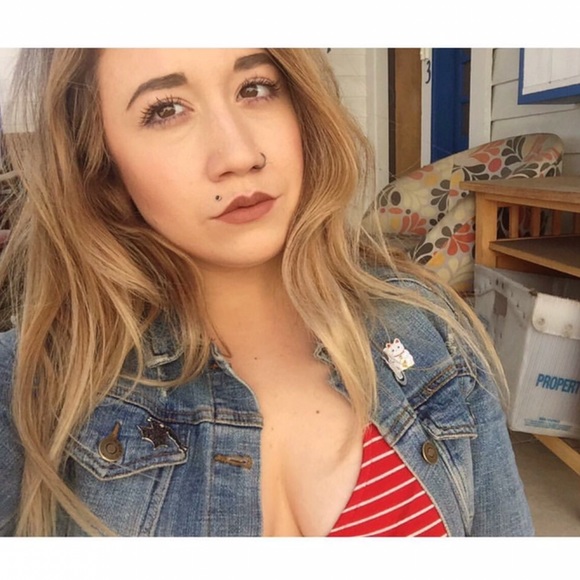 Profile Picture of Julia Altschul (@juledesign) on Poshmark