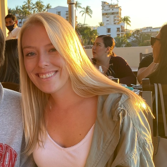 Profile Picture of Alex Adams (@alexadams456) on Poshmark