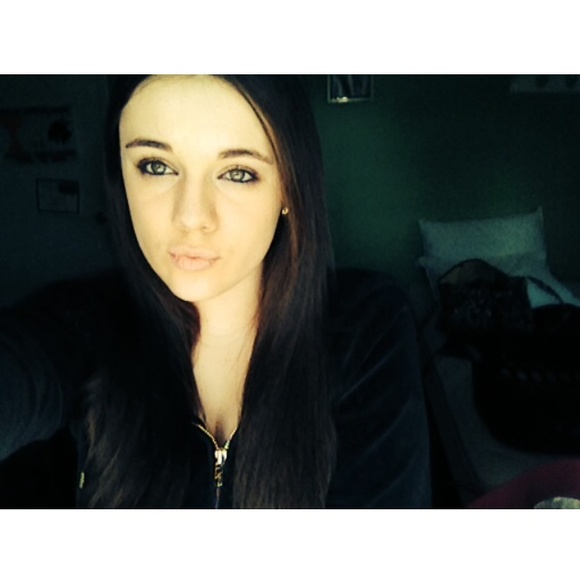 Profile Picture of Jess Hagelmann (@jesssiiicccaaaa) on Poshmark