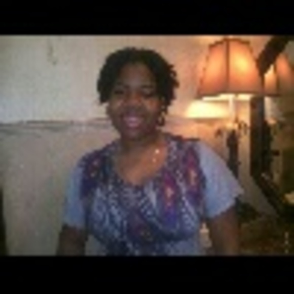 Profile Picture of Vera Richards (@vera_richards) on Poshmark