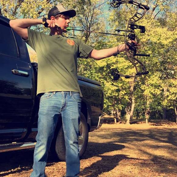 Profile Picture of Aaron Holley (@aaronamh0404) on Poshmark