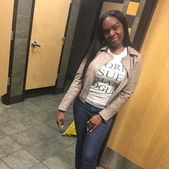Profile Picture of Taralyn Pinckney (@taralynp) on Poshmark