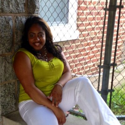 Profile Picture of Angela Johnston (@ajscarlet) on Twitter