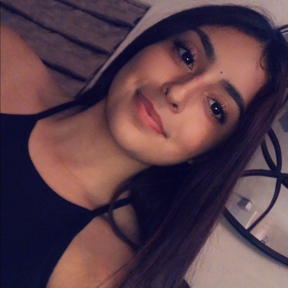 Profile Picture of Gisselle Munoz (@gissellemnz) on Poshmark