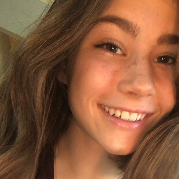 Profile Picture of ! sarah Minneci (@sjminneci) on Poshmark