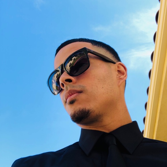 Profile Picture of Axel Flores (@axelflores873) on Poshmark